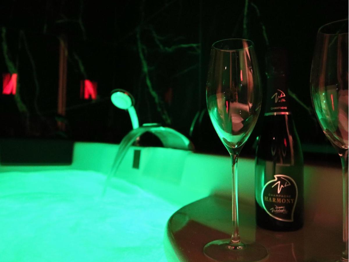 Sejour Detente A Saint-Omer - Jacuzzi Prive, Terrasse, Centre-Ville Et Parking Gratuit Exterior photo