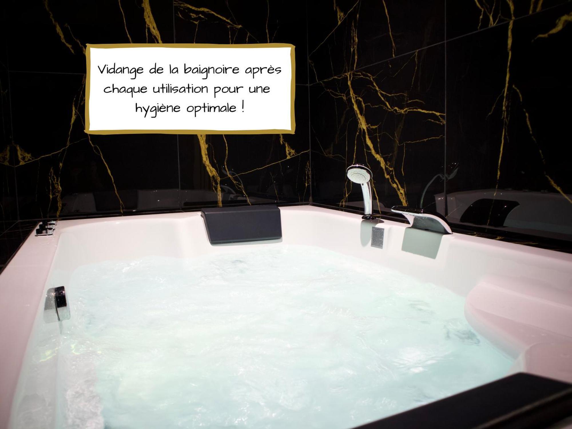 Sejour Detente A Saint-Omer - Jacuzzi Prive, Terrasse, Centre-Ville Et Parking Gratuit Exterior photo