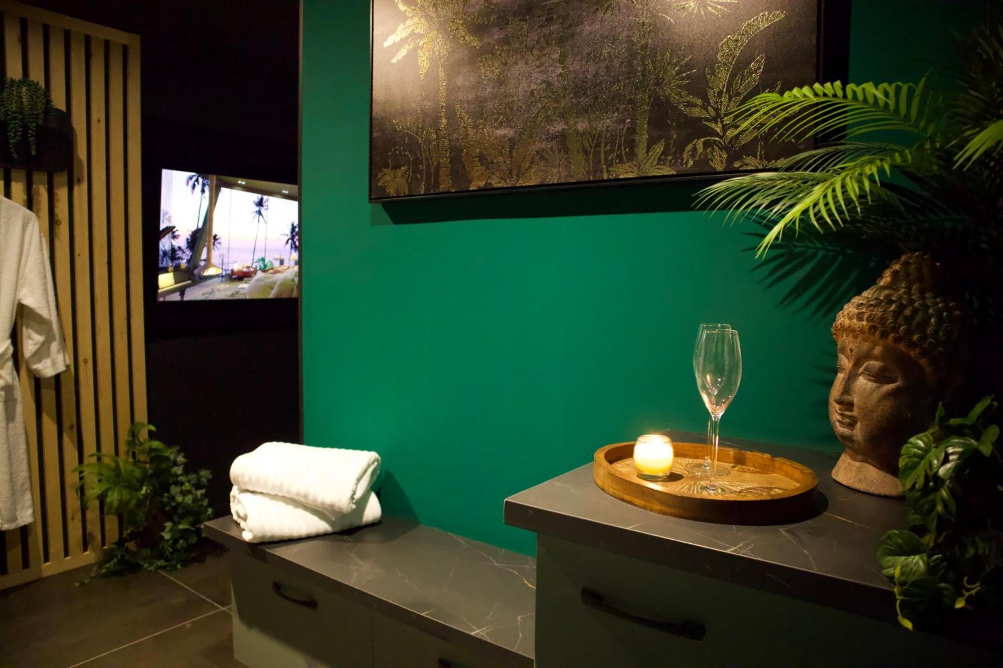 Sejour Detente A Saint-Omer - Jacuzzi Prive, Terrasse, Centre-Ville Et Parking Gratuit Exterior photo